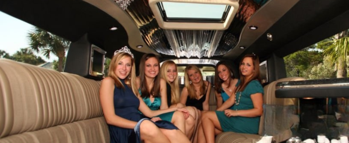 Luxury Travel Confidently with Vancouver Graduation Limousine